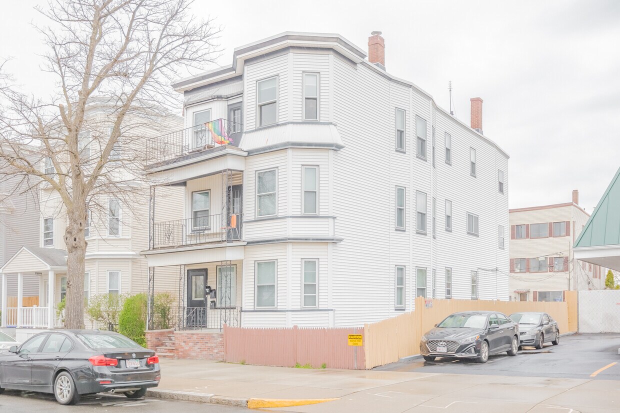 Primary Photo - 752 Bennington St