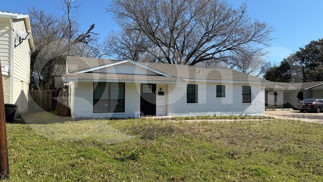 Building Photo - 4320 Live Oak Dr