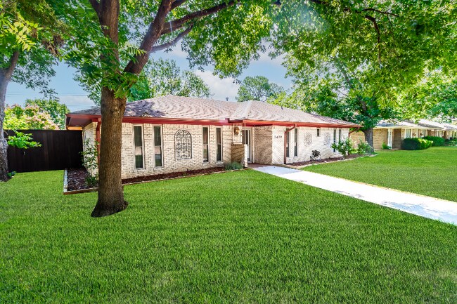 Foto del edificio - 2422 Cypress Dr