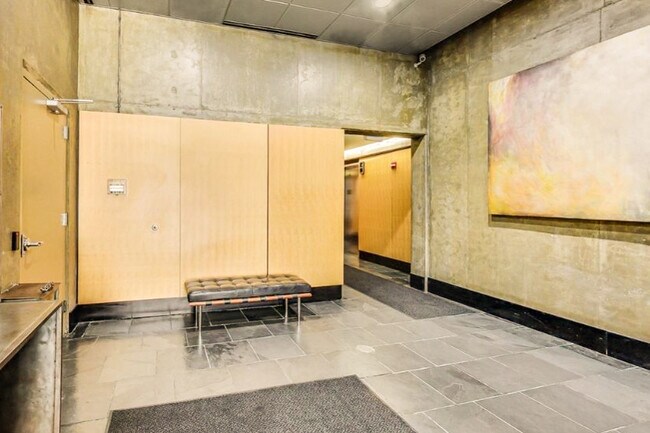 Lobby Rear - 700 W Van Buren St
