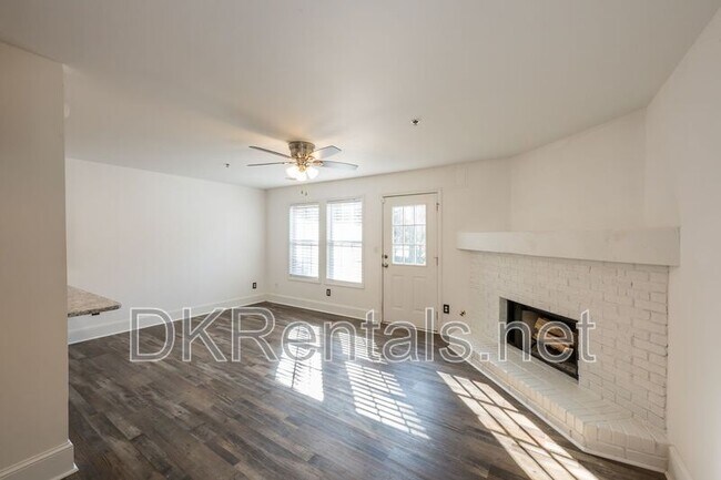 Foto del edificio - 215 Morris Ln