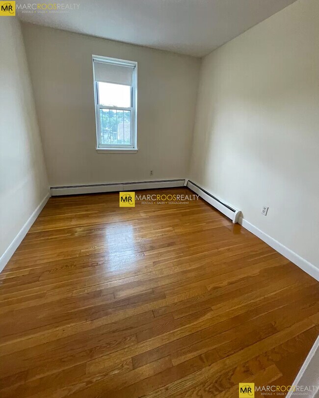 Foto del edificio - 160 N Beacon St