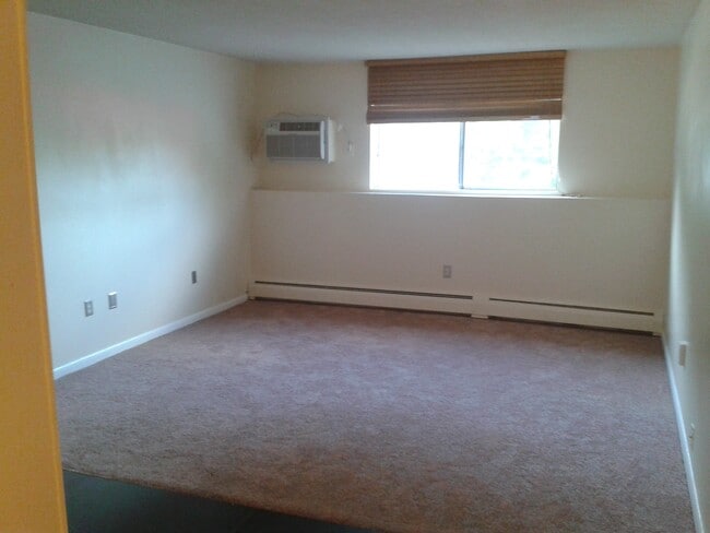 Living room - 133 Creek St
