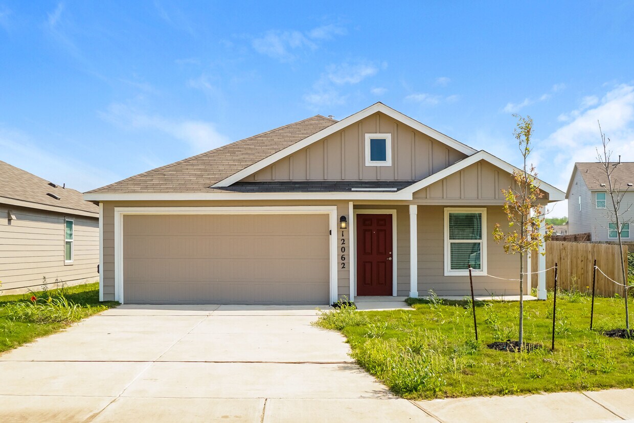 Primary Photo - 12062 Links Pkwy, San Antonio, TX