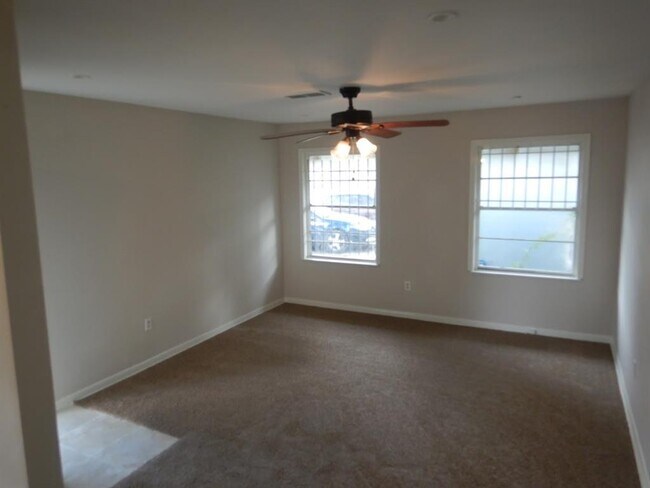 Building Photo - 5322 Dewberry St