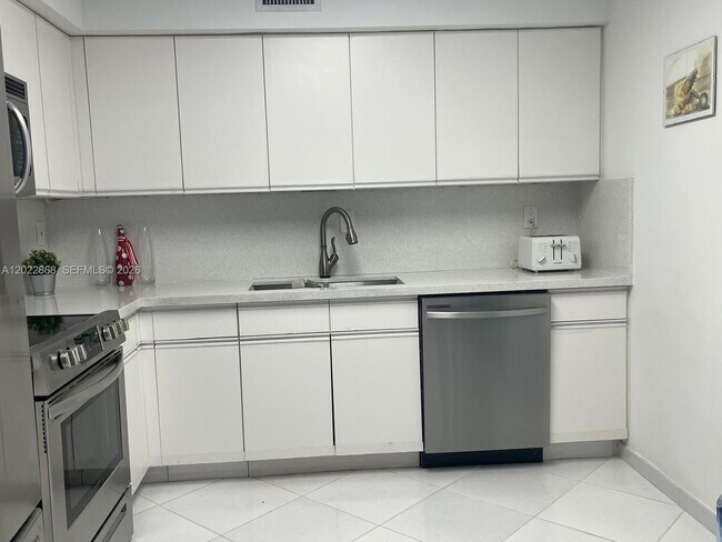 Foto del edificio - 3530 Mystic Pointe Dr