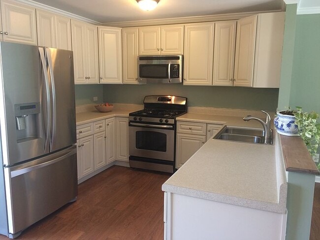 Building Photo - 4400 Pebblebrook Dr