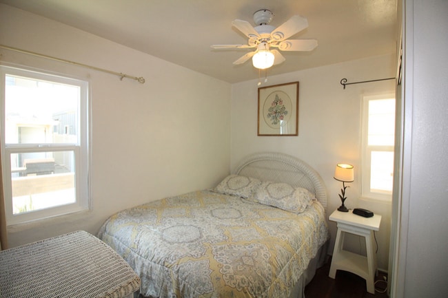 Foto del edificio - 3829 Ocean Front Walk