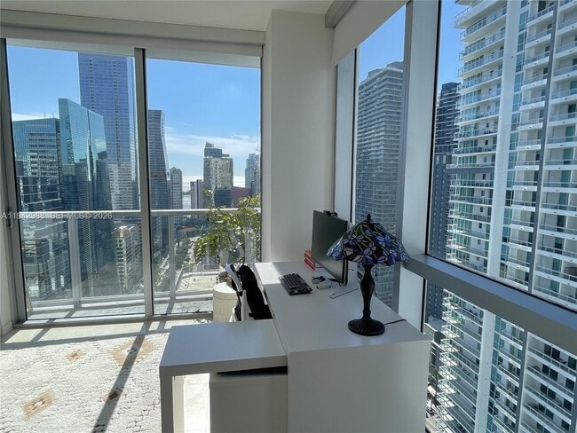 Building Photo - 1060 Brickell Ave