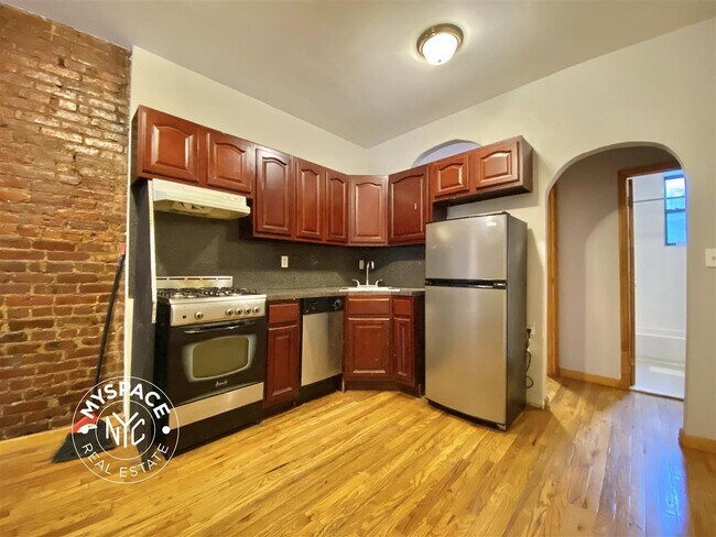 Building Photo - 891 Bergen St