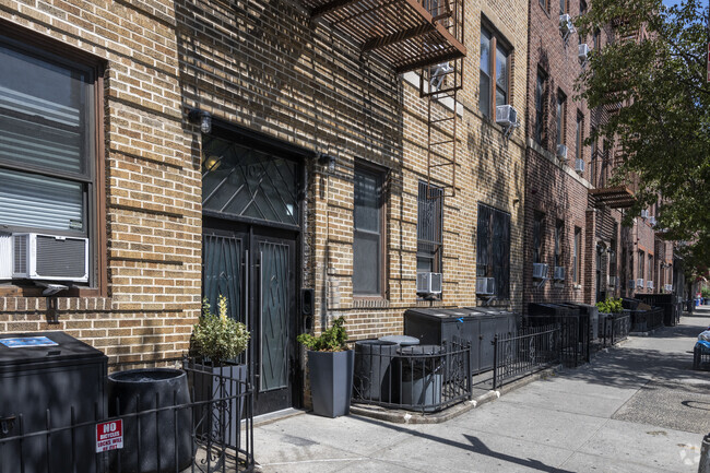 Building Photo - The Greenpoint House