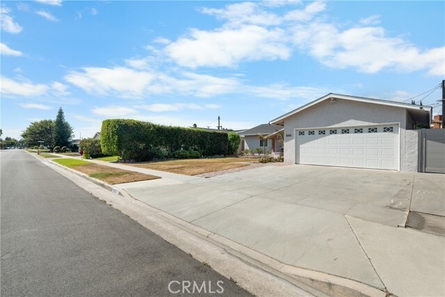 Building Photo - 8691 Davmor Ave
