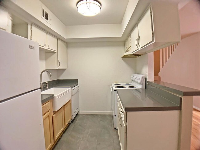 Building Photo - 9221 Vogue Ln