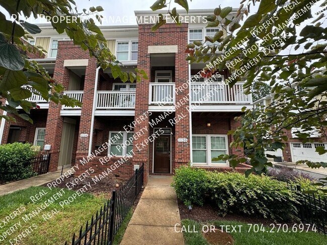 Building Photo - Charming 2BR/2.5BA Townhouse in Charlotte!