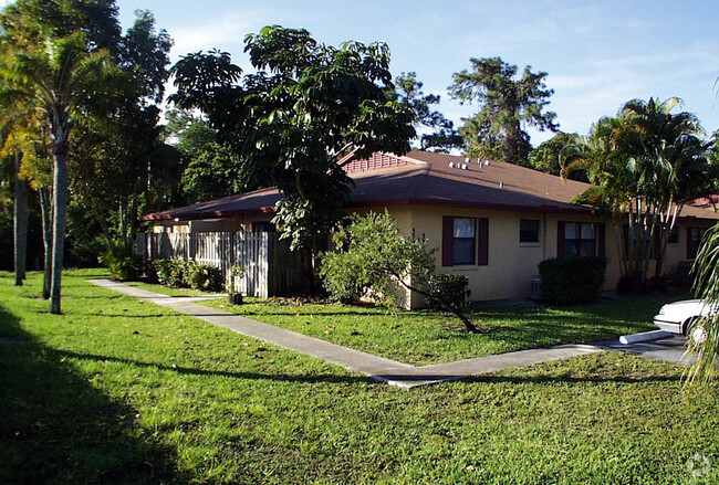 Foto del edificio - Town Square Villas