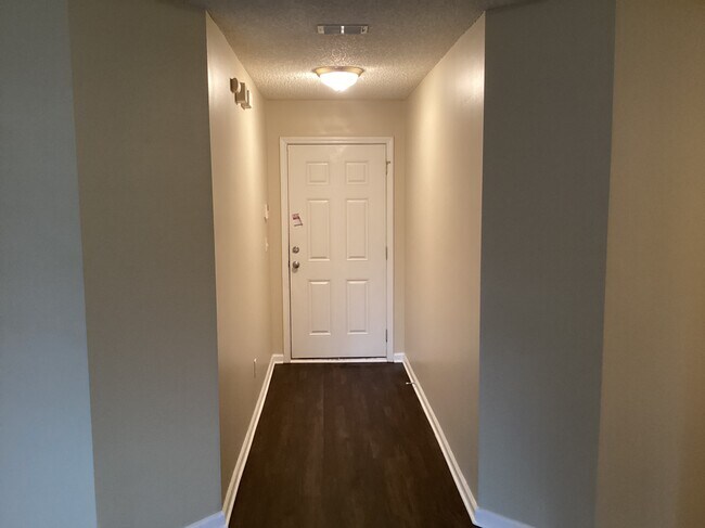 Foto del edificio - 6410 Blue Leaf Ln