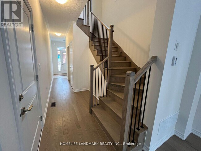 Photo du bâtiment - 85 Phoenix Blvd