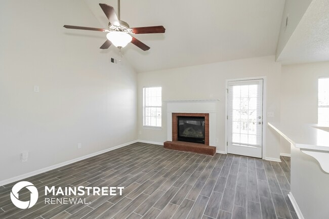 Building Photo - 5847 Colonnade Dr