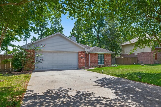 Foto del edificio - 6719 Woodland Oaks