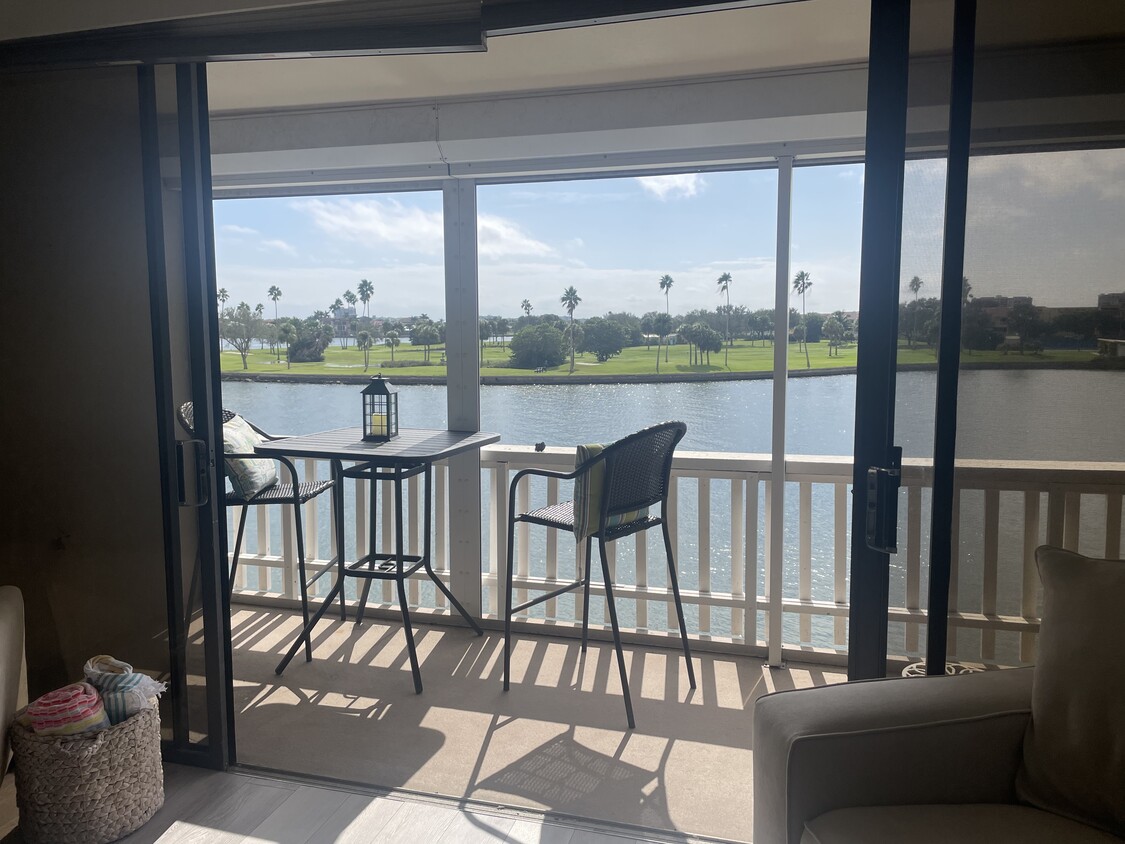 Building Photo - 450 Treasure Island Cswy