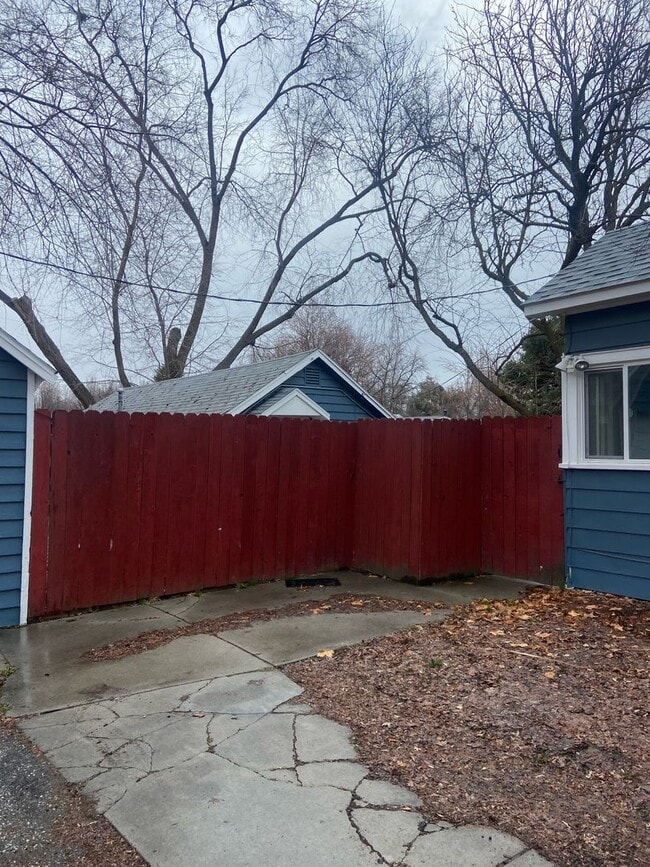 Building Photo - Beautiful Cottage  Studio in desirable NW ...