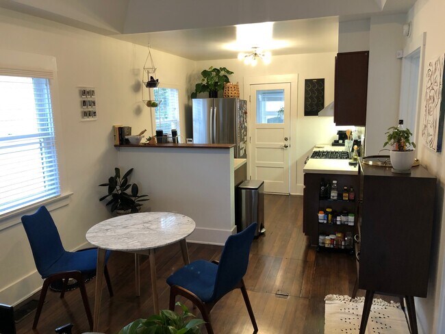 Foto del edificio - 303 6th Ave