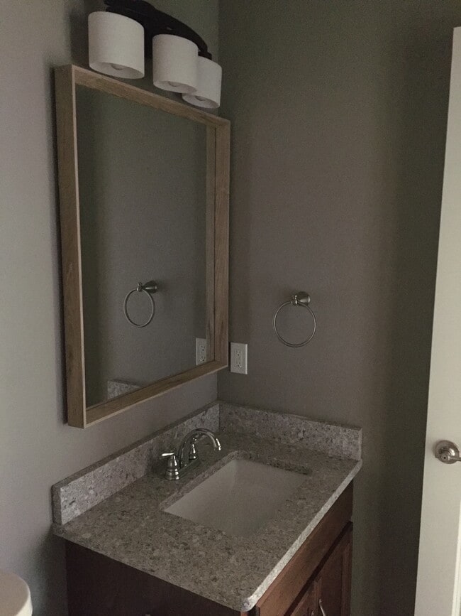 Building Photo - 5604 Deer Valley Dr Apt B