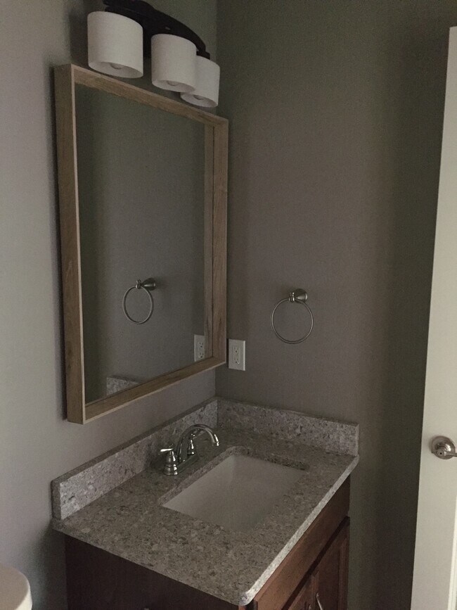 Foto del edificio - 5604 Deer Valley Dr Apt B