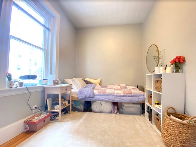 Building Photo - Coolidge Corner Area, In-Unit Washer and D...