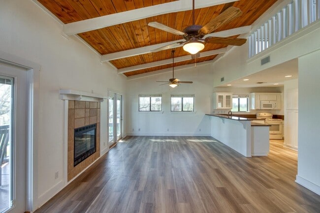 Foto del edificio - 758 Sandy Mountain Dr
