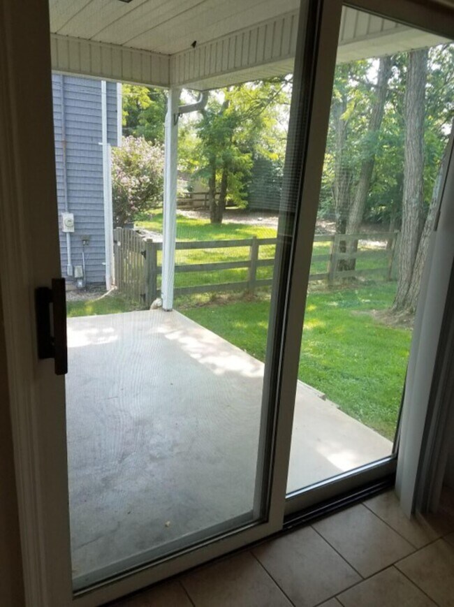 Building Photo - Southern Knolls - 1362 B