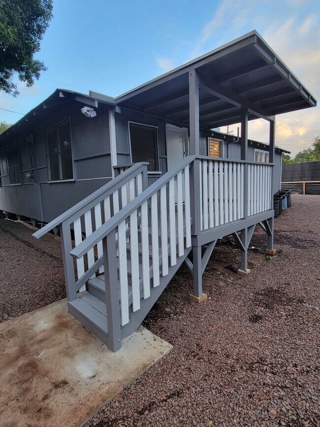 Building Photo - Country style Ewa Beach house