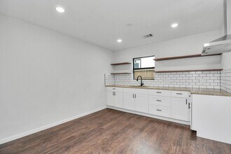 Building Photo - 262 De Boll St
