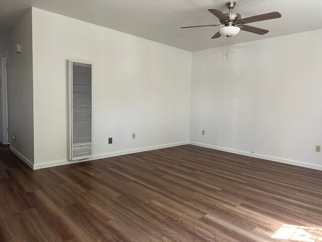 Foto del edificio - New LVP & Carpet! Great Anderson location!