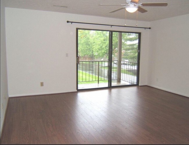 Building Photo - Renovated Convenient 2BR 2BA Condo in Kenwood
