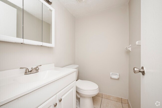 2 BR, 1,5 BA - 100 m2 - Medio baño - The Palms at Daytona