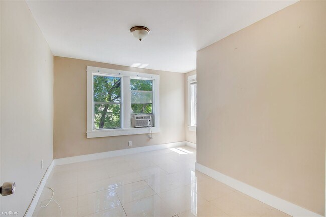 Foto del edificio - 2 br, 1 bath - 146 NW 9th Ave Unit 2