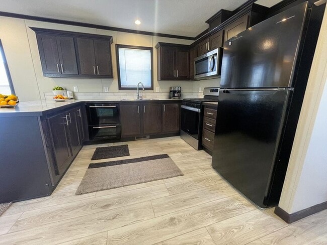 Building Photo - 15861 Marentette Dr