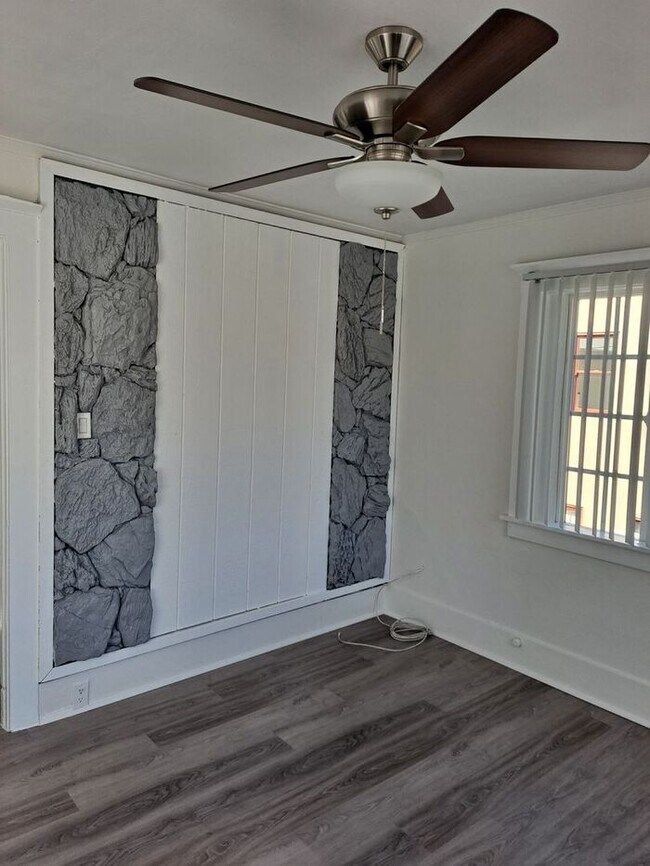 Building Photo - North Park- Jr 1 bedroom upstairs