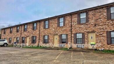 Building Photo - 706 Peachers Dr