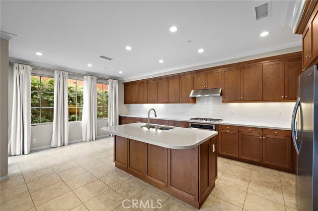 Building Photo - 102 Bianco