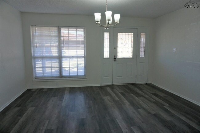 Building Photo - 2809 Elmwood Ave