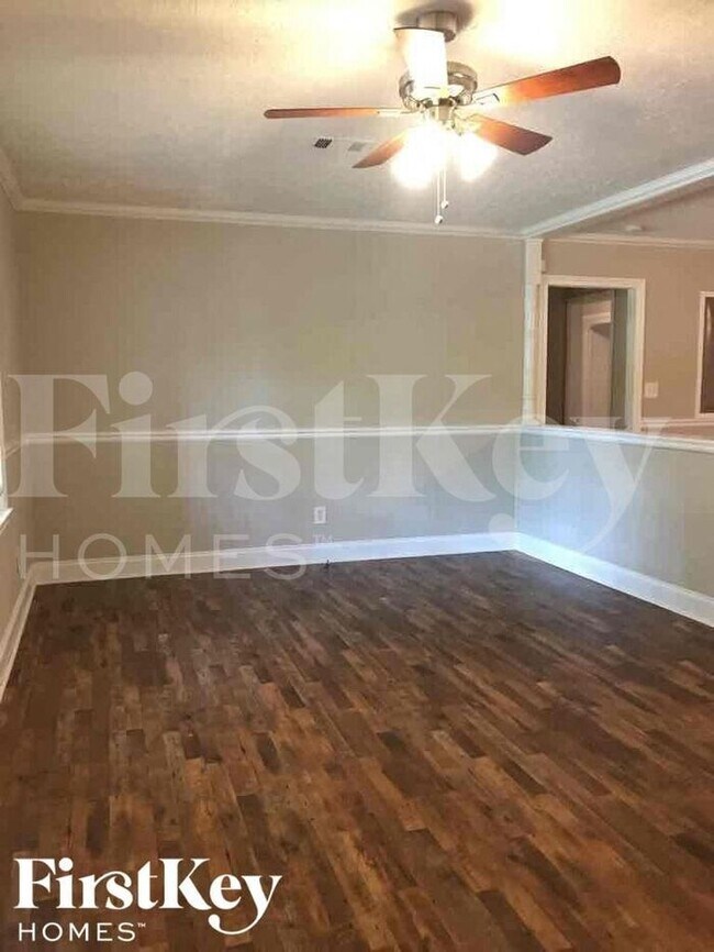 Foto del edificio - 8065 Huntington Dr