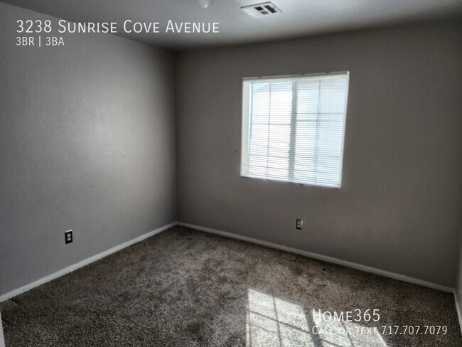 Building Photo - Cozy 3 bedroom home in a gated community w...