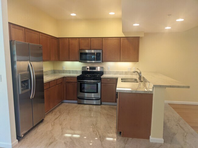 Foto del edificio - 649 1st St W