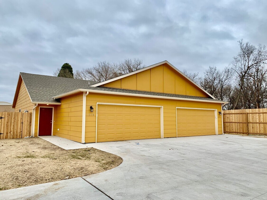 Foto principal - 3 bed/ 2 bath Townhome!!!