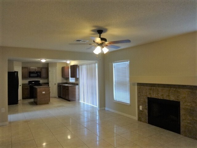 Foto del edificio - 16000 Wilkinson Drive
