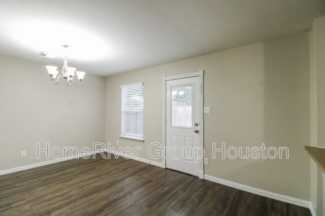 Building Photo - 439 Remington Park Ct