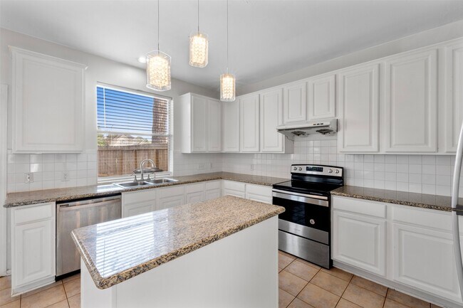 Foto del edificio - 17102 Mountain Crest Dr