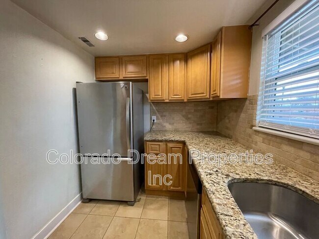 Building Photo - 5918 S Willow Way